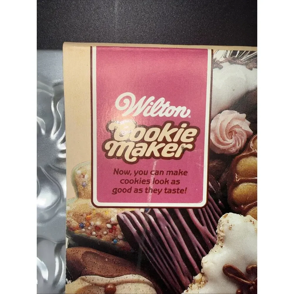 Vintage Wilton Bavarian Classic Cookie Mold Pan Cast Aluminum 18 Cookie Baker
